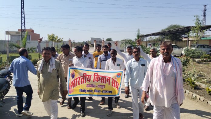 समस्याओं को लेकर कलेक्टर के नाम सौंपा ज्ञापन