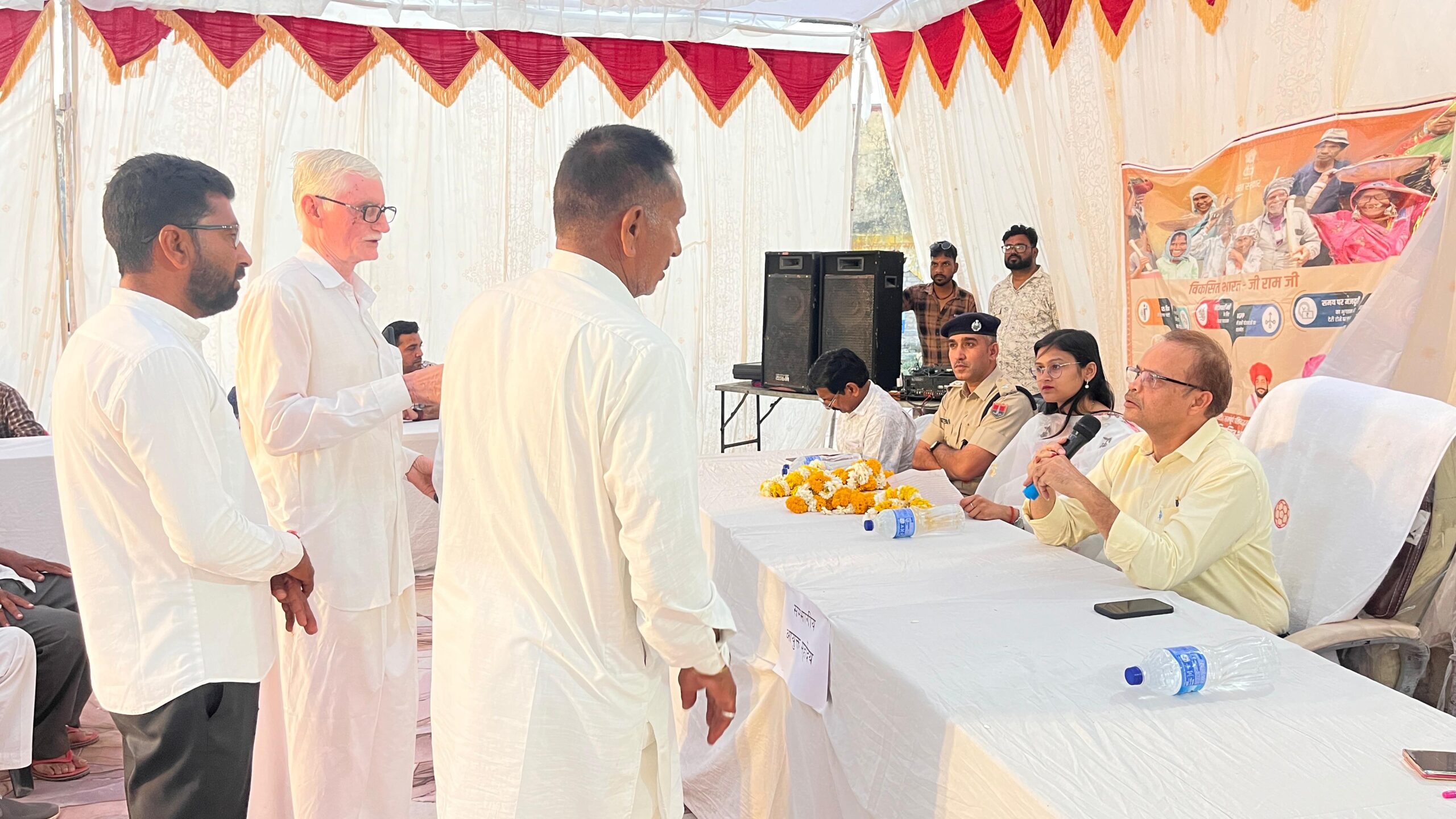 गुराड़ियामाना में संभागीय आयुक्त की रात्रि चौपाल