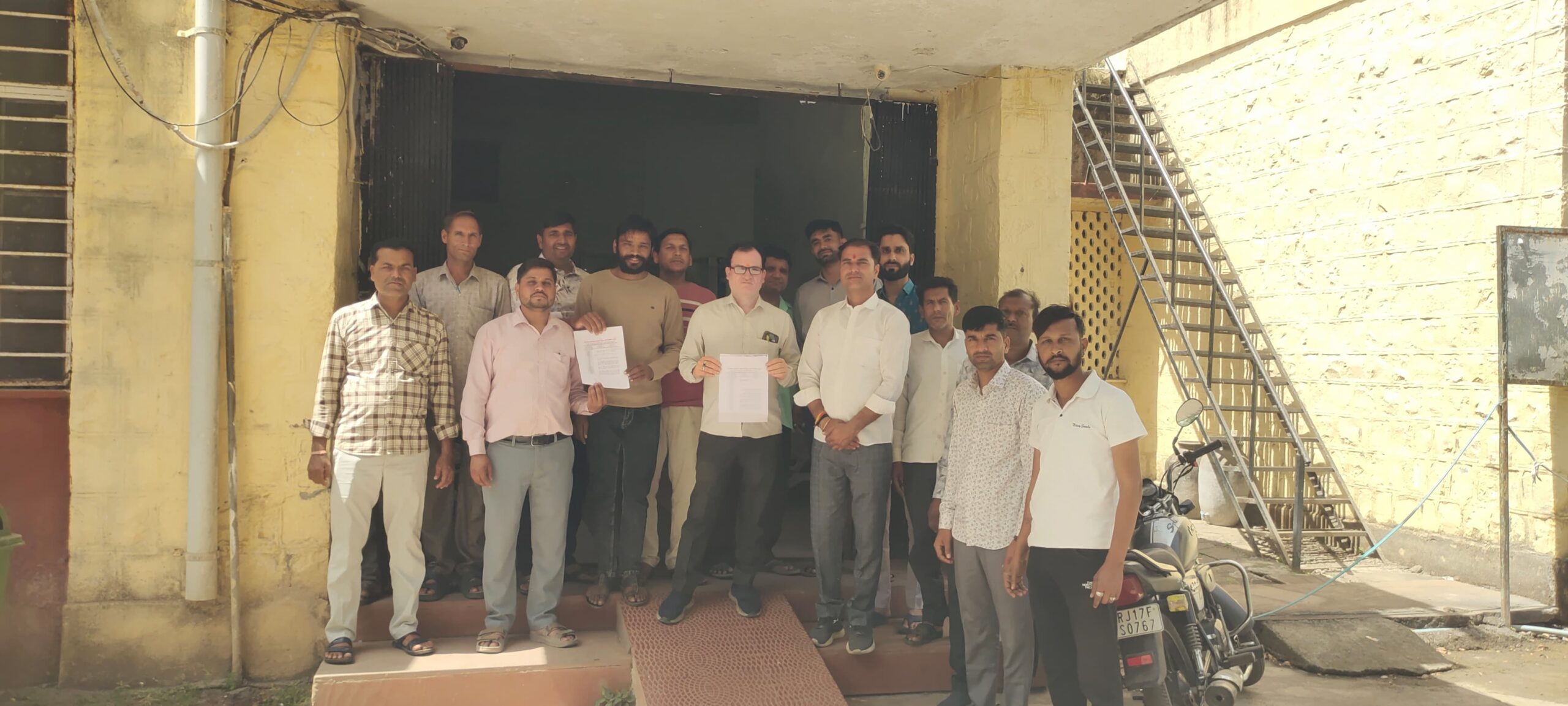 मुख्यमंत्री के नाम उपखण्ड अधिकारी को ज्ञापन सौंपा