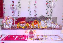 रायपुर में भक्ति की अविरल धारा: शीतला माता मंदिर में सजी भव्य भजन संध्या; उमा जांगिड़ और मनीषा सेन के भजनों पर झूमे श्रद्धालु रायपुर में भक्ति की अविरल धारा