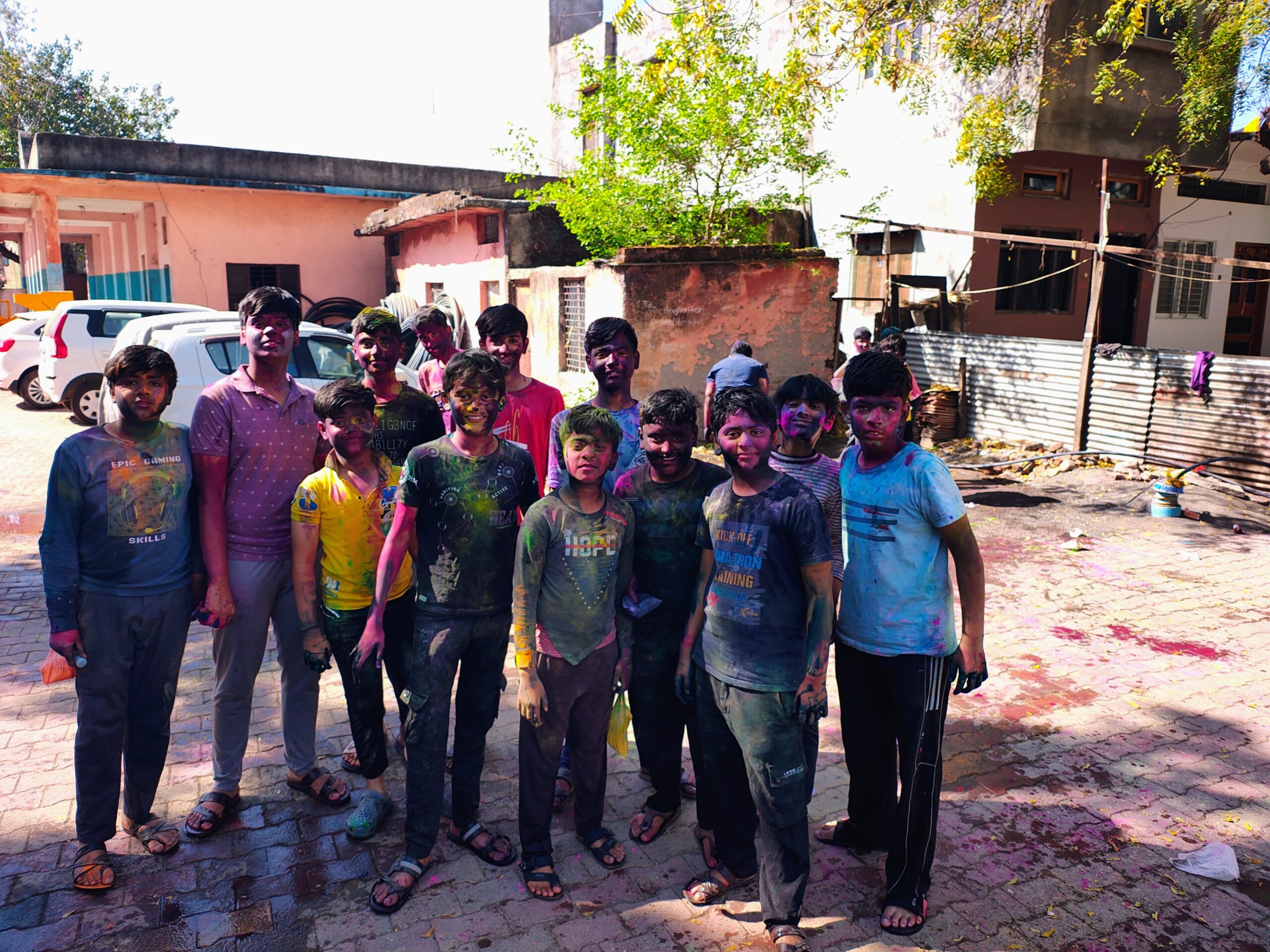 पिड़ावा में होली की धूम: कपड़ा फाड़ होली और युवको की टोलियों ने बढ़ाया उत्साह, शहर में कई स्थानों पर हुआ होलिका दहन