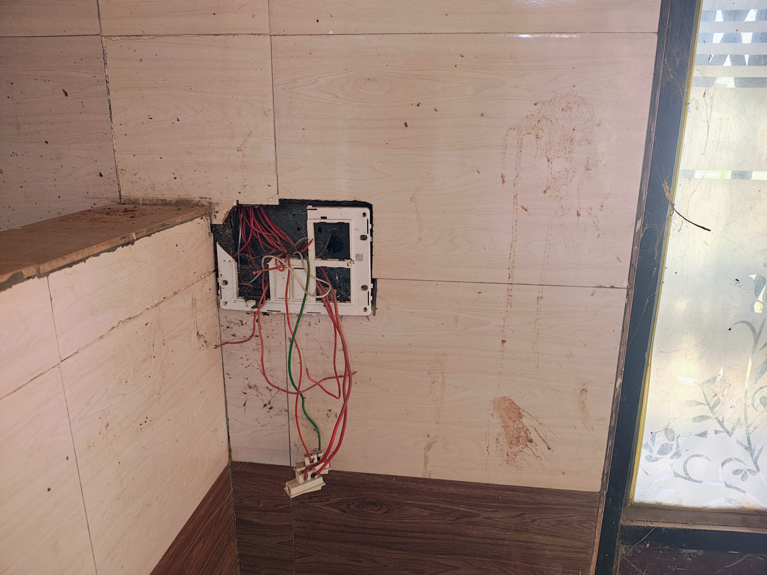 अत्याधुनिक शौचालयों की बदहाली 