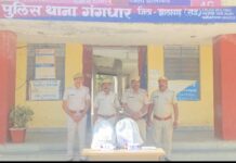 गंगधार ब्रेकिंग: पुलिस की पैनी नज़र से नहीं बच पाए मंदसौर के तस्कर; 4 किलो 720 ग्राम अफीम के साथ एनडीपीएस एक्ट में हुए गिरफ्तार गंगधार ब्रेकिंग: पुलिस की पैनी नज़र से नहीं बच पाए मंदसौर के तस्कर; 4 किलो 720 ग्राम अफीम के साथ एनडीपीएस एक्ट में हुए गिरफ्तार