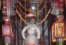 चवली नदी के तट पर चमत्कारी ‘पिपलिया खेड़ा बालाजी’: जहाँ बाबा खुद लिखकर देते हैं शादी की ‘पाती’; भक्तों की हर मुराद होती है पूरी चवली नदी के तट पर चमत्कारी 'पिपलिया खेड़ा बालाजी