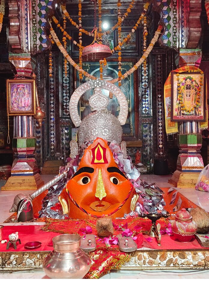 चवली नदी के तट पर चमत्कारी 'पिपलिया खेड़ा बालाजी