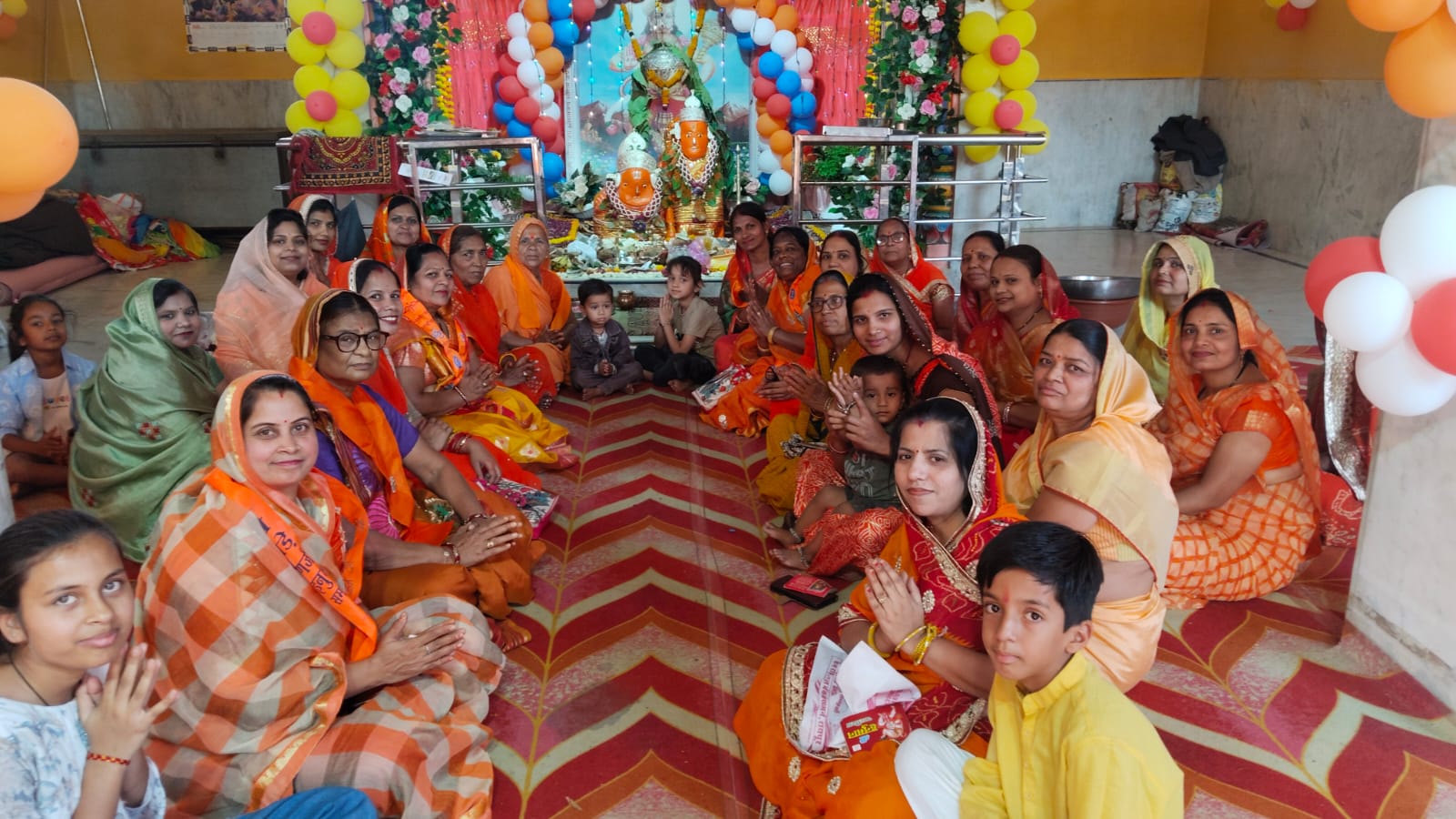 रायपुर महिला मंडल की महिलाओं ने सामूहिक रूप से हनुमान चालीसा का पाठ किया