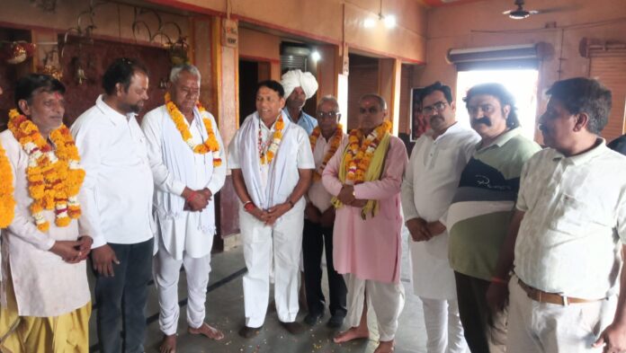 पंछावा माता की शरण में पूर्व मंत्री प्रमोद जैन भाया