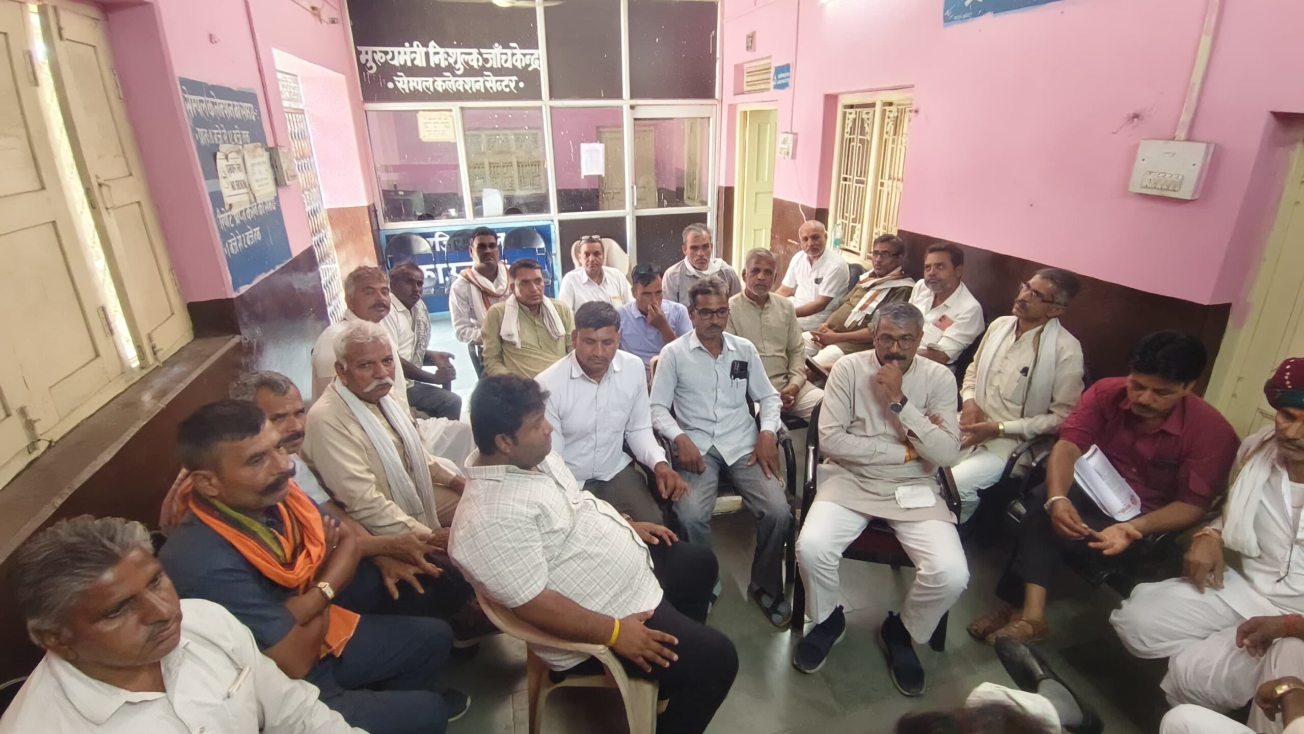 चिकित्सा व्यवस्थाओं को लेकर विभाग के आला अधिकारियों और किसान नेताओं के बीच करीब 3 घंटे तक मैराथन वार्ता चली