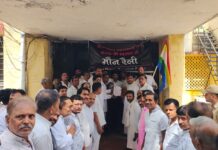 संतों के खून से कब तक सने रहेंगे हाईवे? पिड़ावा में जैन समाज का महा-आक्रोश; सांवलिया पार्श्वनाथ बड़ा मंदिर से उपखंड कार्यालय तक फूटा मूक ज्वालामुखी सकल दिगंबर जैन समाज की ओर से उपखंड अधिकारी को ज्ञापन देते हुए