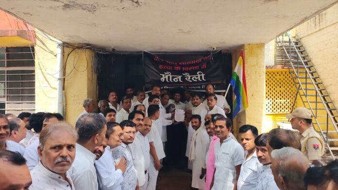 सकल दिगंबर जैन समाज की ओर से उपखंड अधिकारी को ज्ञापन देते हुए